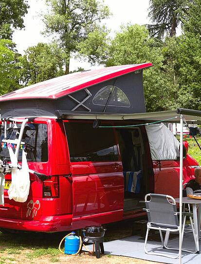 Travelling by van and motorhome: good reasons to stop at a campsite